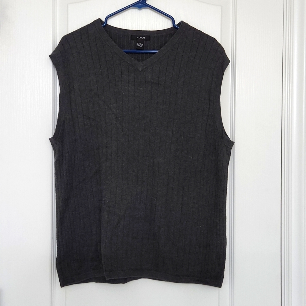 Alfani v-neck sweater vest, sz M